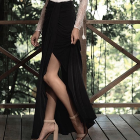 The Jetset Diaries Dresses & Skirts - Serenity Maxi Skirt in Black
THE JETSET DIARIES